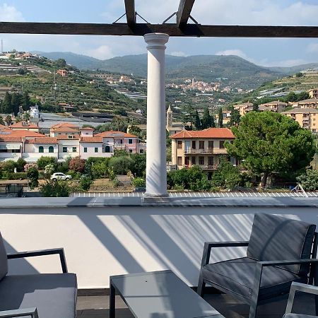 Casa Del Poeta Lägenhet Riva Ligure Exteriör bild