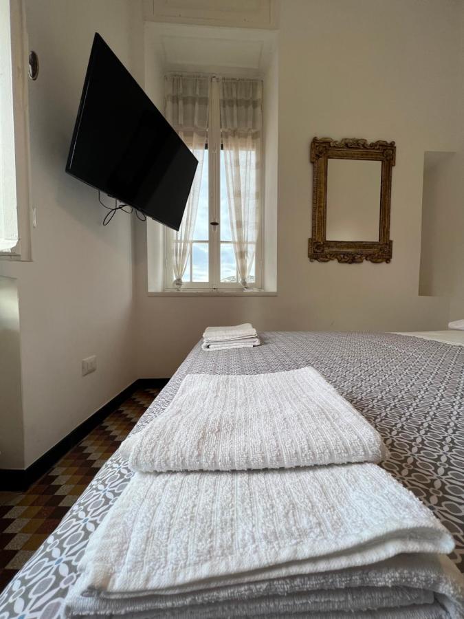 Casa Del Poeta Lägenhet Riva Ligure Exteriör bild