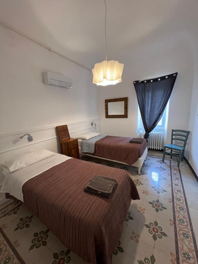 Casa Del Poeta Lägenhet Riva Ligure Exteriör bild