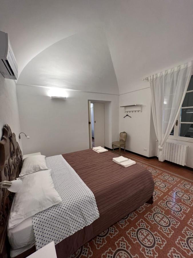 Casa Del Poeta Lägenhet Riva Ligure Exteriör bild