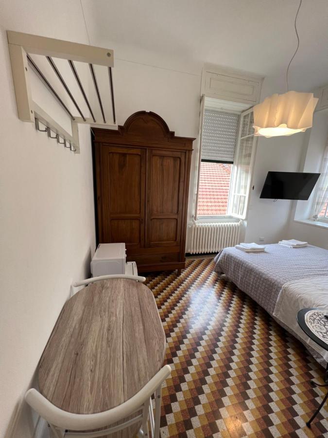 Casa Del Poeta Lägenhet Riva Ligure Exteriör bild
