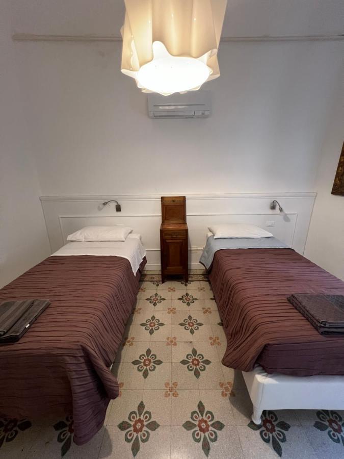 Casa Del Poeta Lägenhet Riva Ligure Exteriör bild
