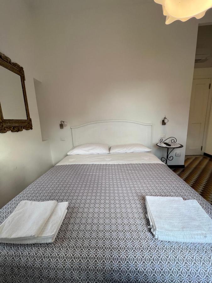 Casa Del Poeta Lägenhet Riva Ligure Exteriör bild
